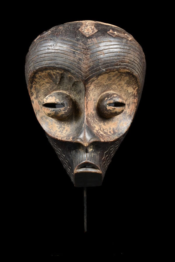 Circumcision Mask – Wood – Lulua – Congo DRC: LULUA masks were used during circumcision and funeral ceremonies. They display enlarged eyes and have a powerful appearance. Unique mask for the collector of tribal art. Good quality withtraces of wea