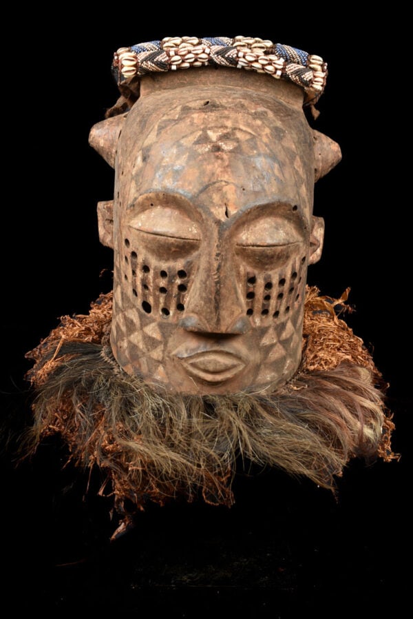 Mask – Wood, Raphia, Beads – Kuba – DR Congo: Great wooden Biombo mask from DR Congo Biombo people occupy a territory limited to the region directly south of the junction of the Lulua and Kasai Rivers. The masks attributed to them have surface