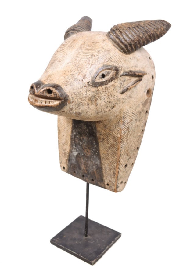 Animal Mask – Wood – Luba – DR Congo: Luba animal mask in the form of an antelope of DR Congo. Luba masks are rare and are primarily found in the eastern Luba kingdoms. dome masks are very similar to the Kifwebe mask used by the Songye,