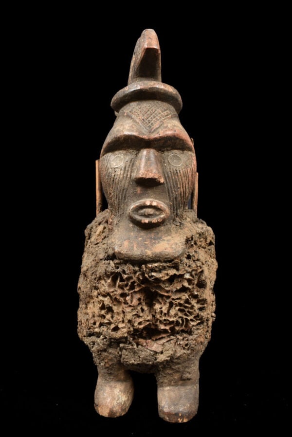 Buti Figure – Wood – Teke – DR Congo: The Teke (about 800,000 people) belong to the Bantu peoples. They live predominantly on the savannah-covered high plateau in the border region of the Republic of Congo, the Democratic Republic of