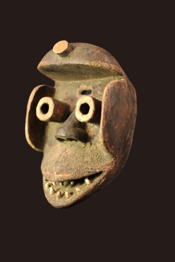 Mask – Wood, Teeth – Guere – Ivory Coast: Stunning Guere mask with great eye for detail from Ivory Coast. The Guere, neighbors of the Dan, make masks for similar purposes but usually of a form that is more “scary“ than Dan masks. 