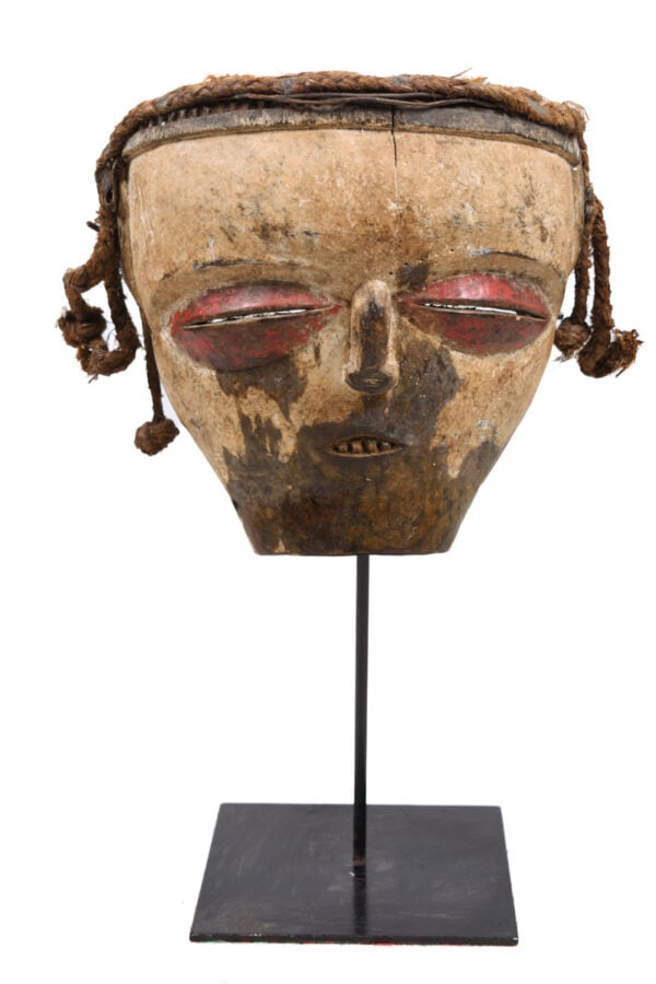 Mask – Wood – Pende – DR Congo: Authentic wooden PENDE mask from former Belgian Congo. Nice aged patina in good condition with traces of tribal use. Including custom made stand. Object: Mask Ethnic group: Pende Country: