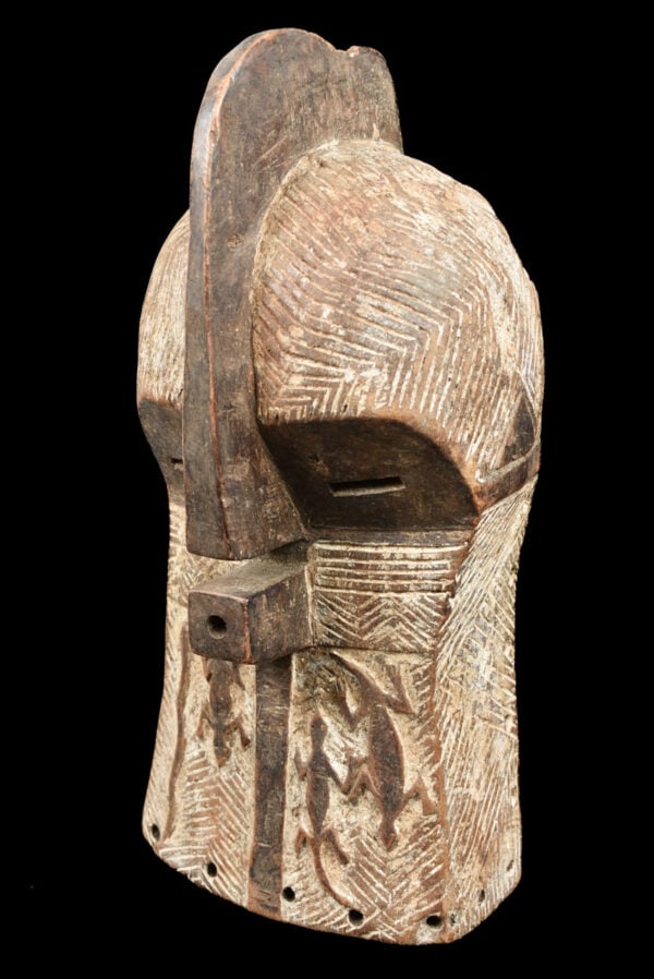 Kifwebe Mask – Wood – Songye – Congo DRC: Beautiful Kifwebe mask from the SONGYE tribe of D.R. Congo. They are called Kifwebe, which means `mask`in the Songye language. Typically, it has a face covered with linear incisions, a square