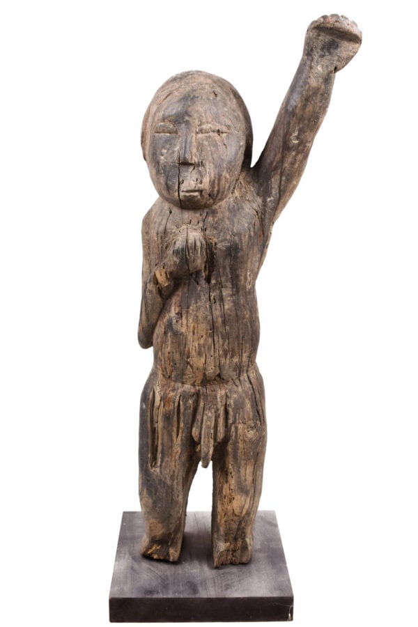 Ancestor Figure – Wood – Lobi – Burkina Faso: Extraordinary powerfull Lobi figure from the Manfred Schäfer collection. Heavy piece, total weight 20 kg! In Africa, a raised fist is primarily a symbol of solidarity, resistance, and the fight