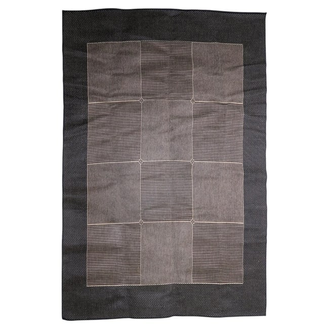 Vintage Belgian Modern Rug 6.7' x 9.3' 1980s: Title: Vintage Belgian Modern Rug 6.7' x 9.3' 1980s Origin: Belgium Dimension:6.7' x 9.3' Materials:Polypropylene Year:1980s Description:Vintage 1980s Belgian Modern Rug Minimalist Design 6.7' x