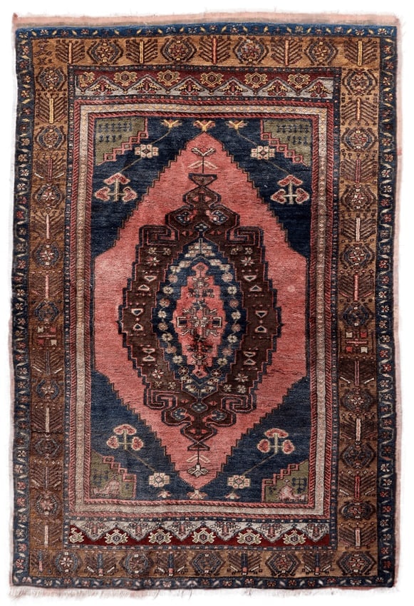 Handmade Vintage Turkish Anatolian Rug 3.7' x 5.6' (113cm x 173cm), 1970s: Title: Handmade Vintage Turkish Anatolian Rug 3.7' x 5.6' (113cm x 173cm), 1970s Origin: Turkey Dimension:3.7' x 5.6' (113cm x 173cm) Materials:wool Year:1970s Description:Enhance your living space wi