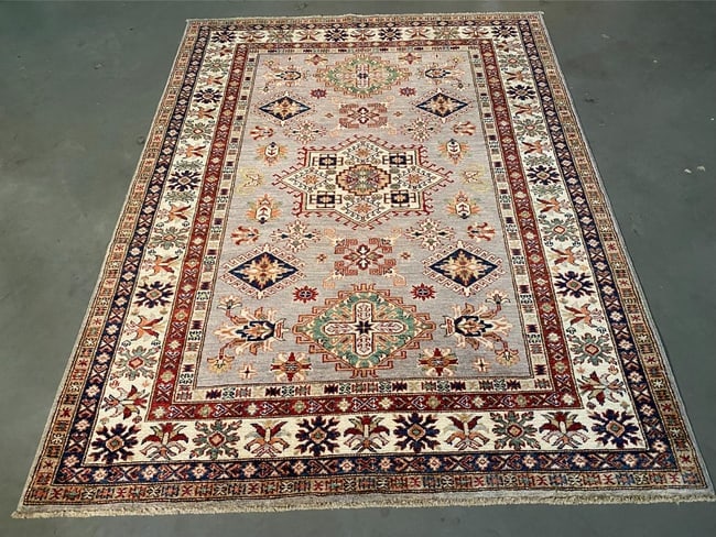 EXQUISITE FINE SUPER KAZAK RUG 5'.1"x6'.7" (1 of 10)
