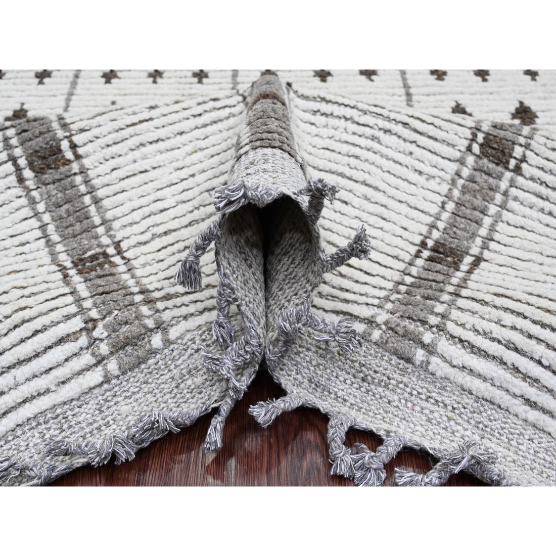 White Moroccan Weave Geometric Pattern Soft Wool Hand Knotted Rug - 5