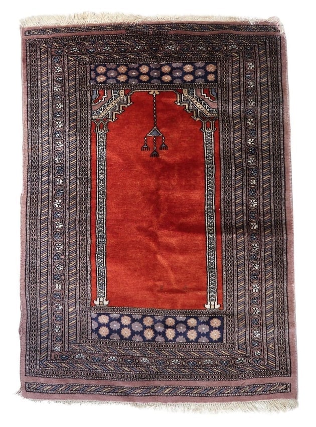 Handmade Vintage Pakistani Lahore Prayer Rug 2.7' x 3.8' (83cm x 116cm), 1970s: Title: Handmade Vintage Pakistani Lahore Prayer Rug 2.7' x 3.8' (83cm x 116cm), 1970s Origin: Pakistan Dimension:2.7' x 3.8' (83cm x 116cm) Materials:wool Year:1970s Description:Handmade Vintage