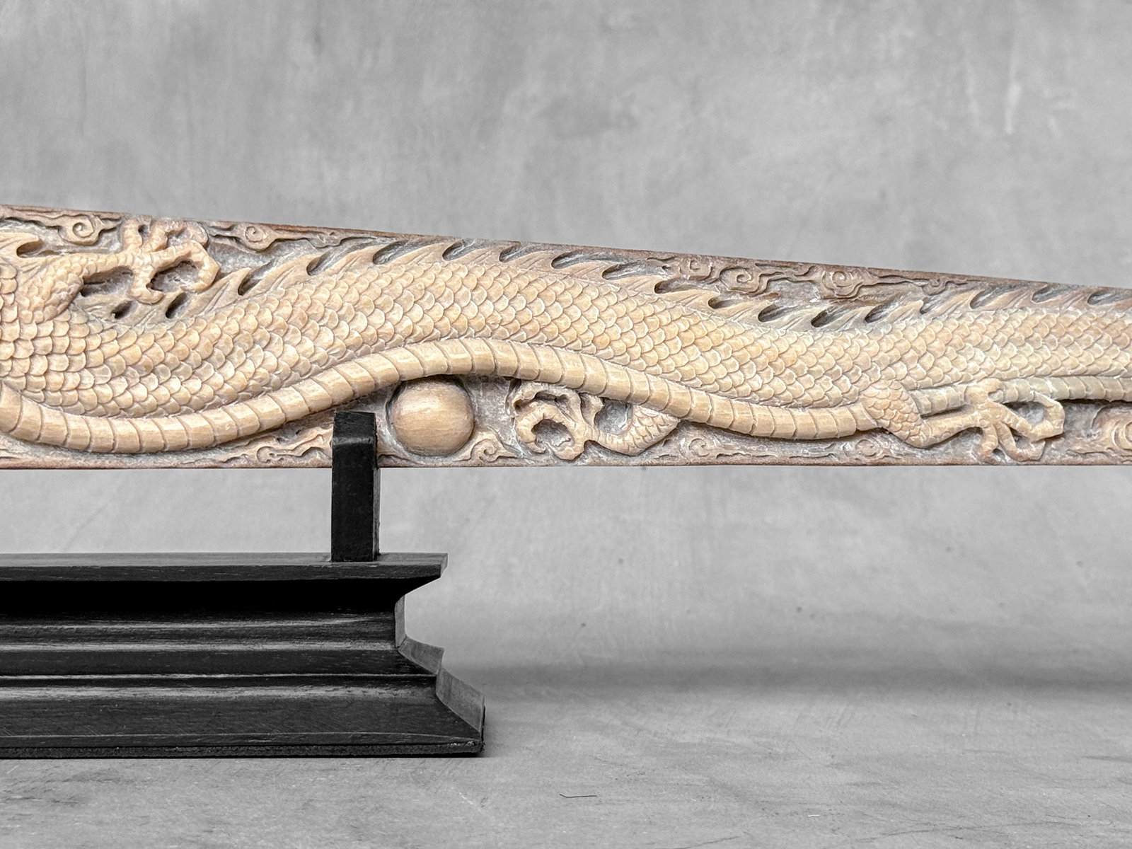 A stunning carved swordfish rostrum - Tiger dragon carving - 8