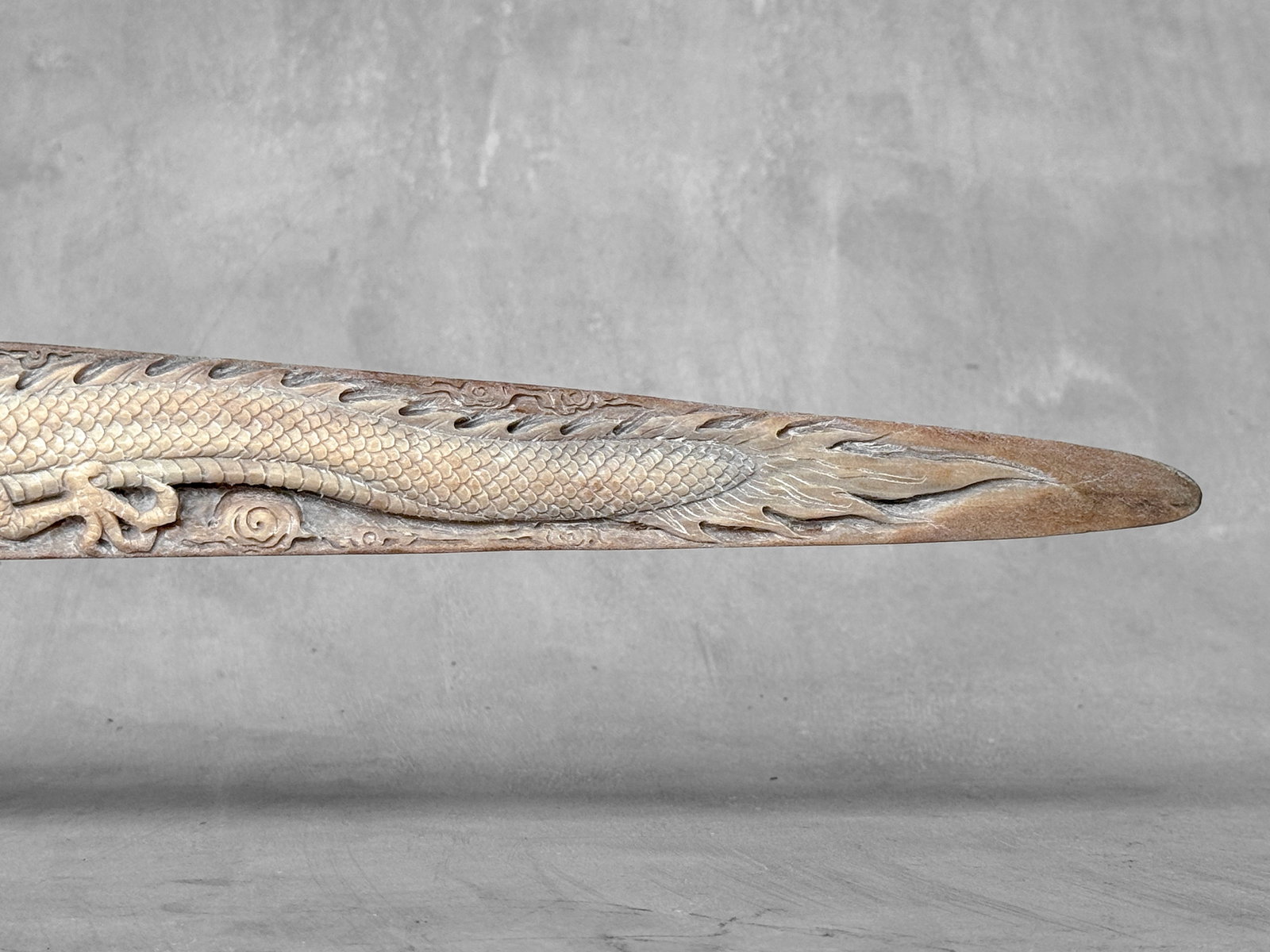 A stunning carved swordfish rostrum - Tiger dragon carving - 9