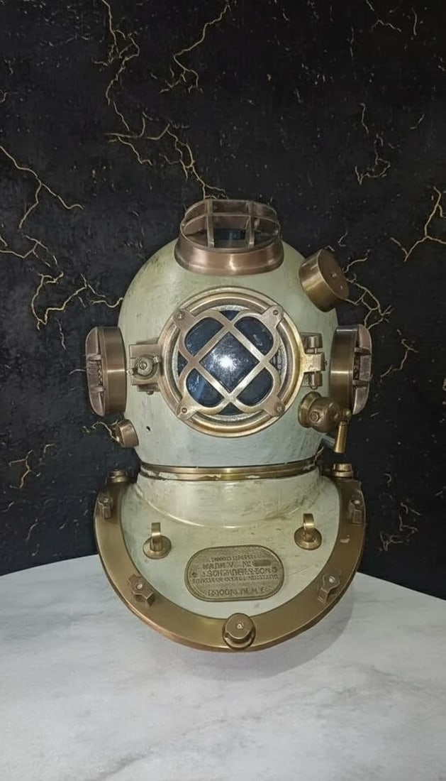 Mark V U.S Navy Deep Sea Diving Helmet Antique Style Steel & Aluminum Reproduction: Title:Mark V U.S Navy Deep Sea Diving Helmet Antique Style Steel & Aluminum Reproduction Description:This is a handmade reproduction of a vintage U.S Navy Mark V deep sea diving helmet. This