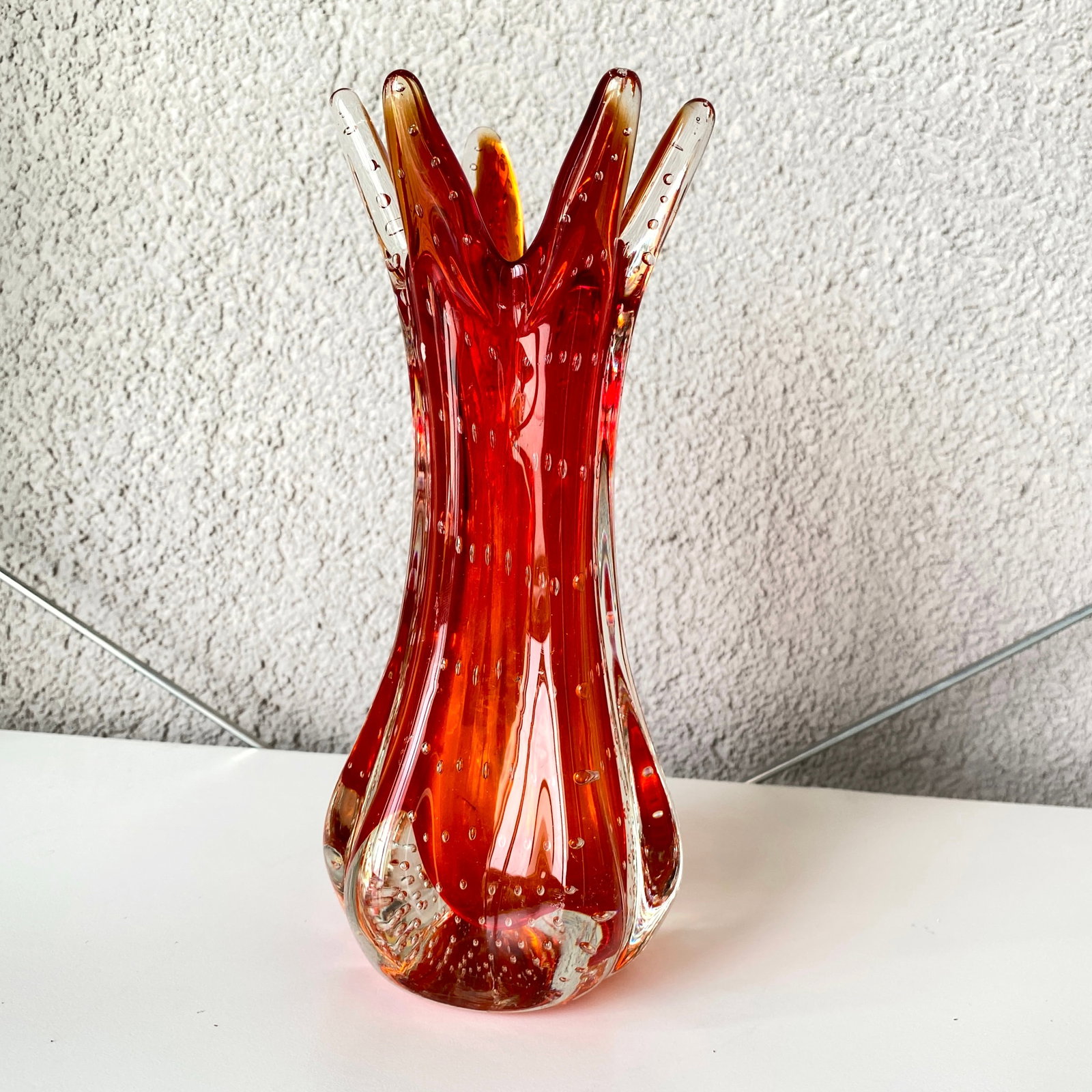 Unique Murano glass vase: Title: Unique Murano glass vase Maker:Unknown Origin: Unknown Date/Period:Unknown Materials:Murano glass Size:Height: 20 cm Description:Shipping: safely packed, DHL EXPRESS (courier mail with tracked