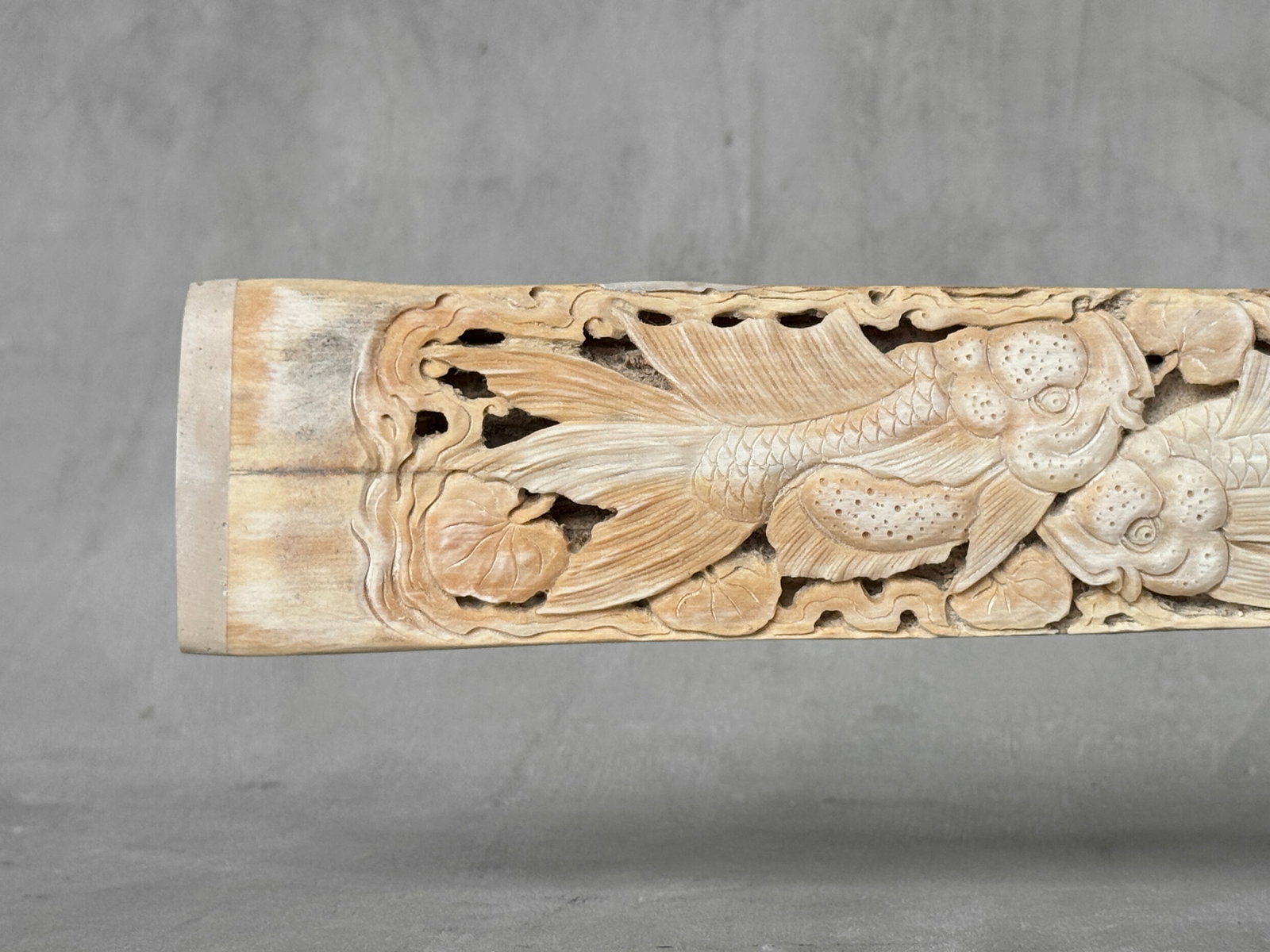 Stunning large carved swordfish tusk - Japanese koi motif - 5