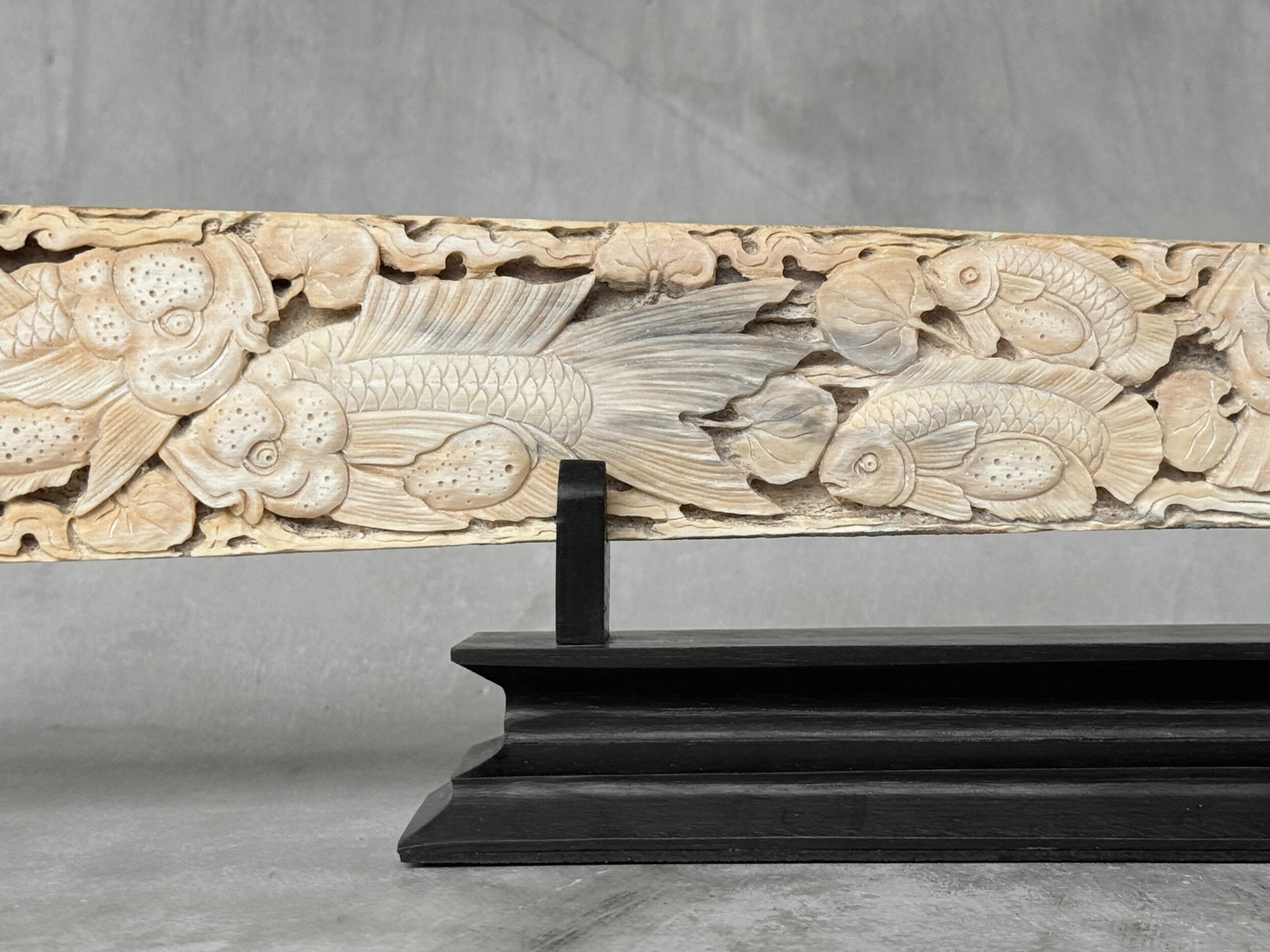 Stunning large carved swordfish tusk - Japanese koi motif - 6