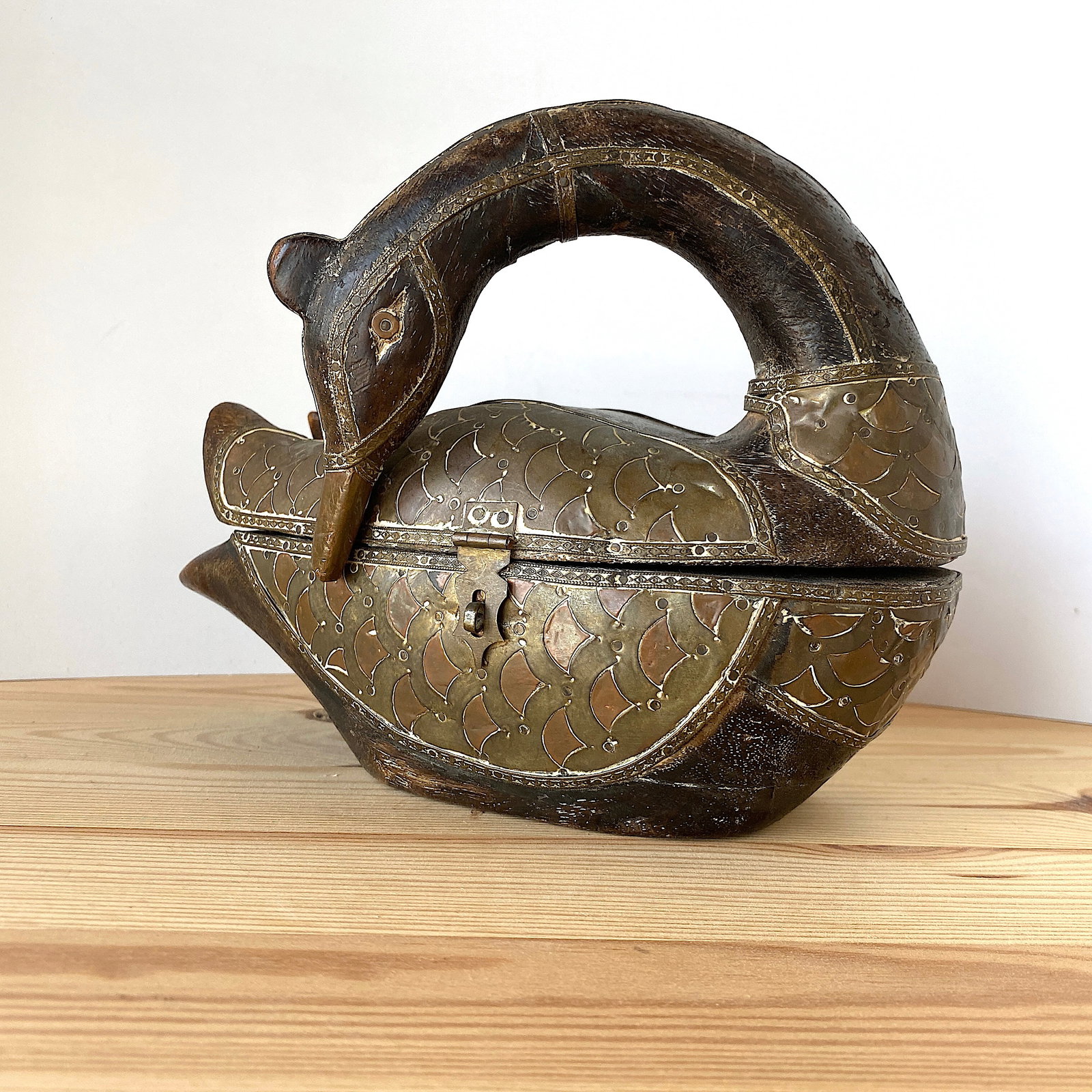 Mallard Copper wooden trinket box: Title: Mallard Copper wooden trinket box Maker:Unknown Origin: Unknown Date/Period:Unknown Materials:Brass / Copper Size:Size: 23 x 13 x 17 cm Description:Mallard Copper statueSize: 23 x 13 x 17 cmWei