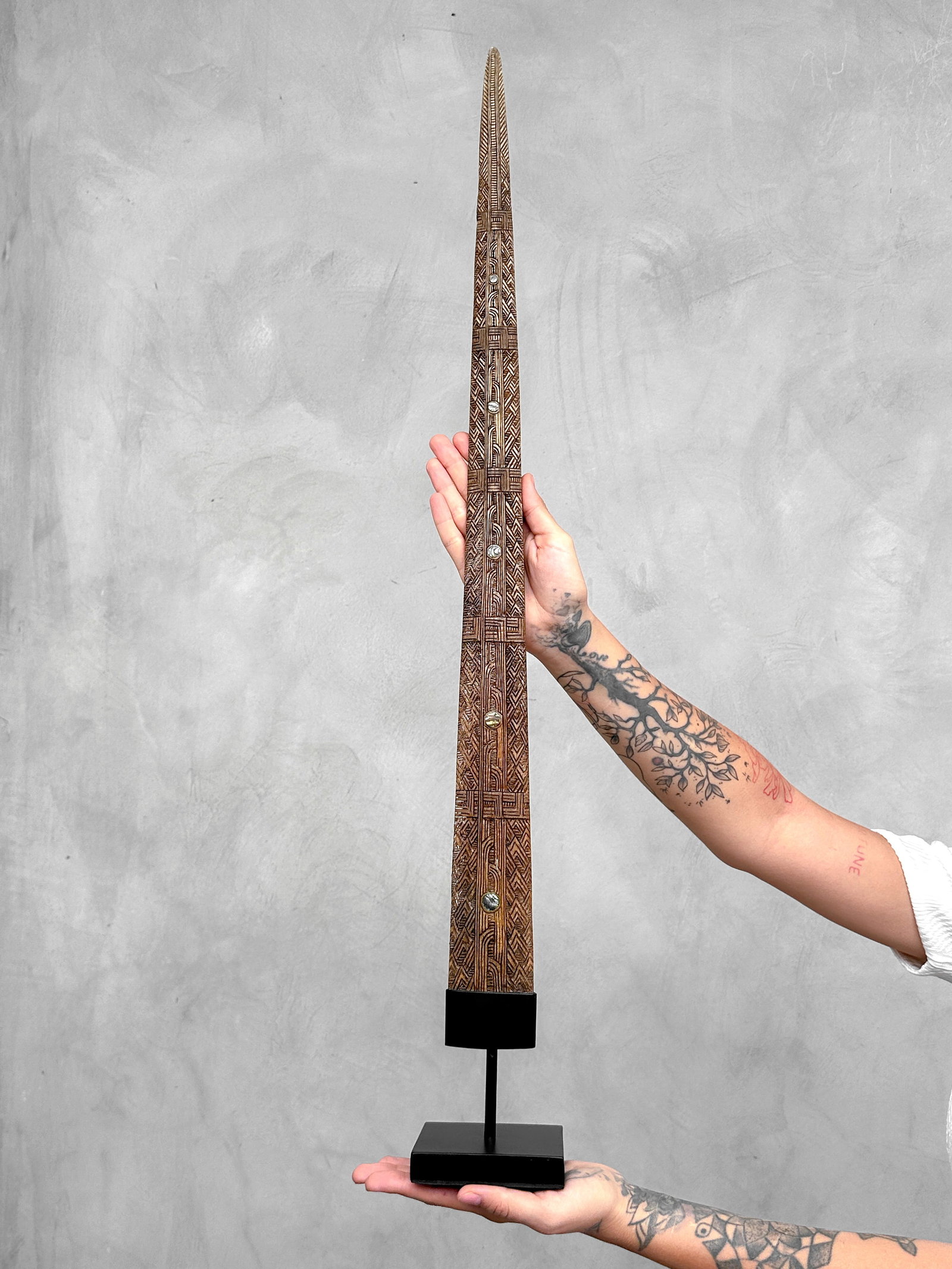 Large carved Swordfish Bill - Rauponga Pattern: Title: Large carved Swordfish Bill - Rauponga Pattern Maker:Unknown Origin: Indonesia Date/Period:2026 Materials:Xiphius Gladius, Bone, Steel Dimensions:Height including stand: 85 cm / 33.4 inches Des