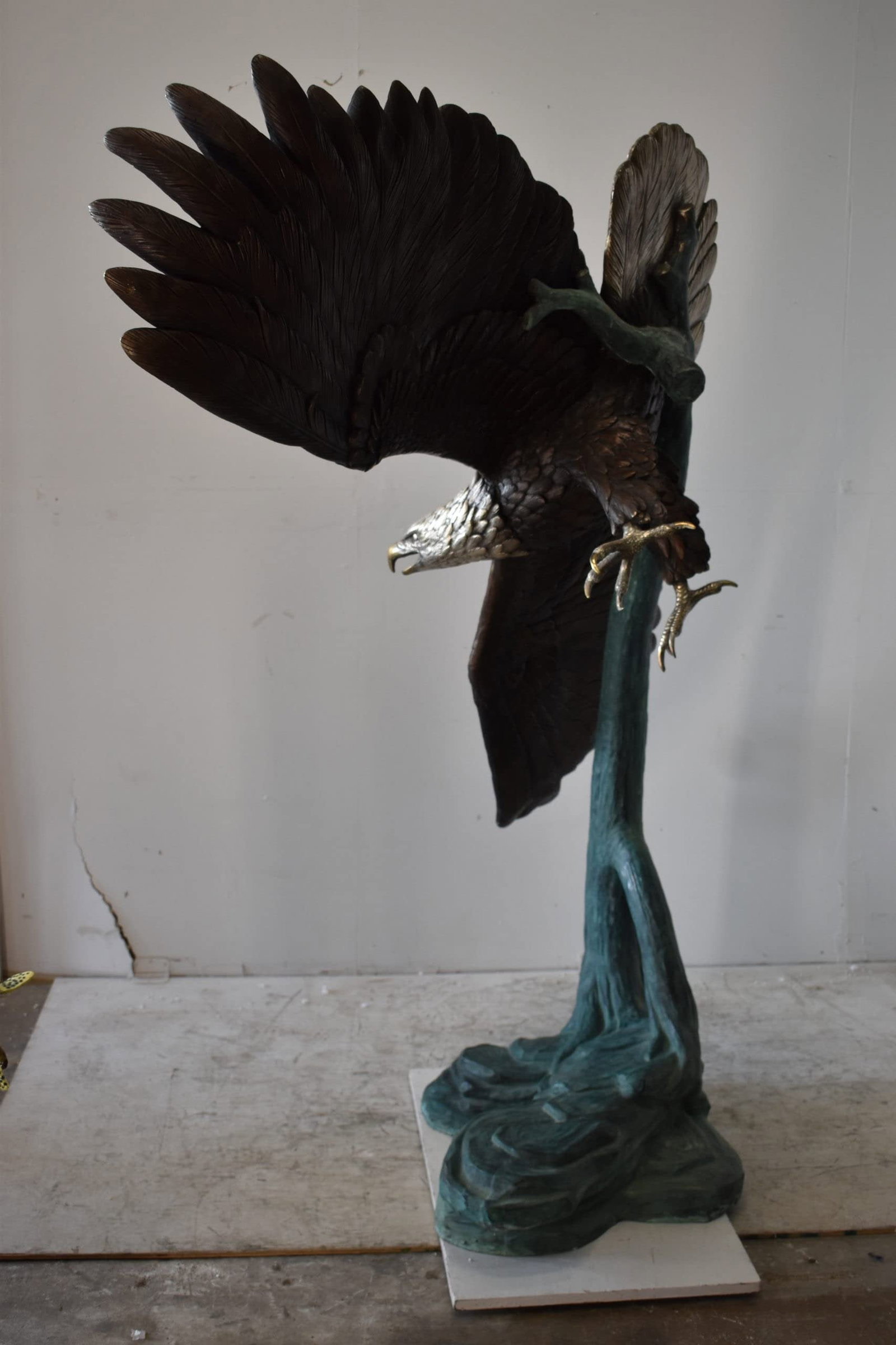 Giant Eagle in Action Looking for His Prey Bronze Statue Size: 78" x 28" x 74"H - 8