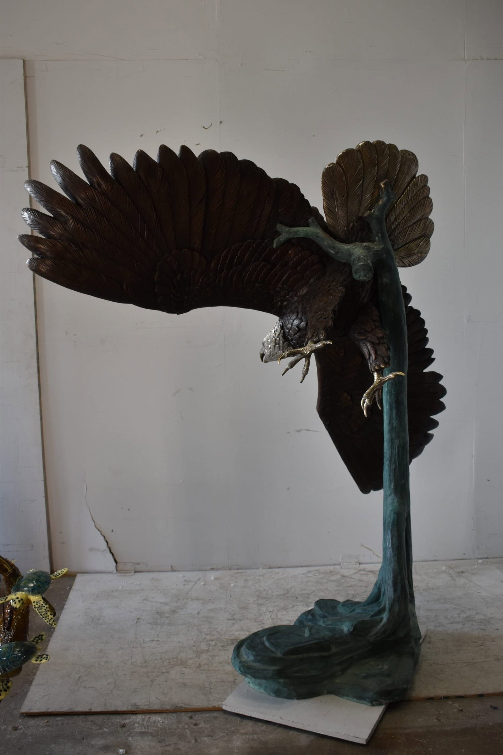 Giant Eagle in Action Looking for His Prey Bronze Statue Size: 78" x 28" x 74"H - 9