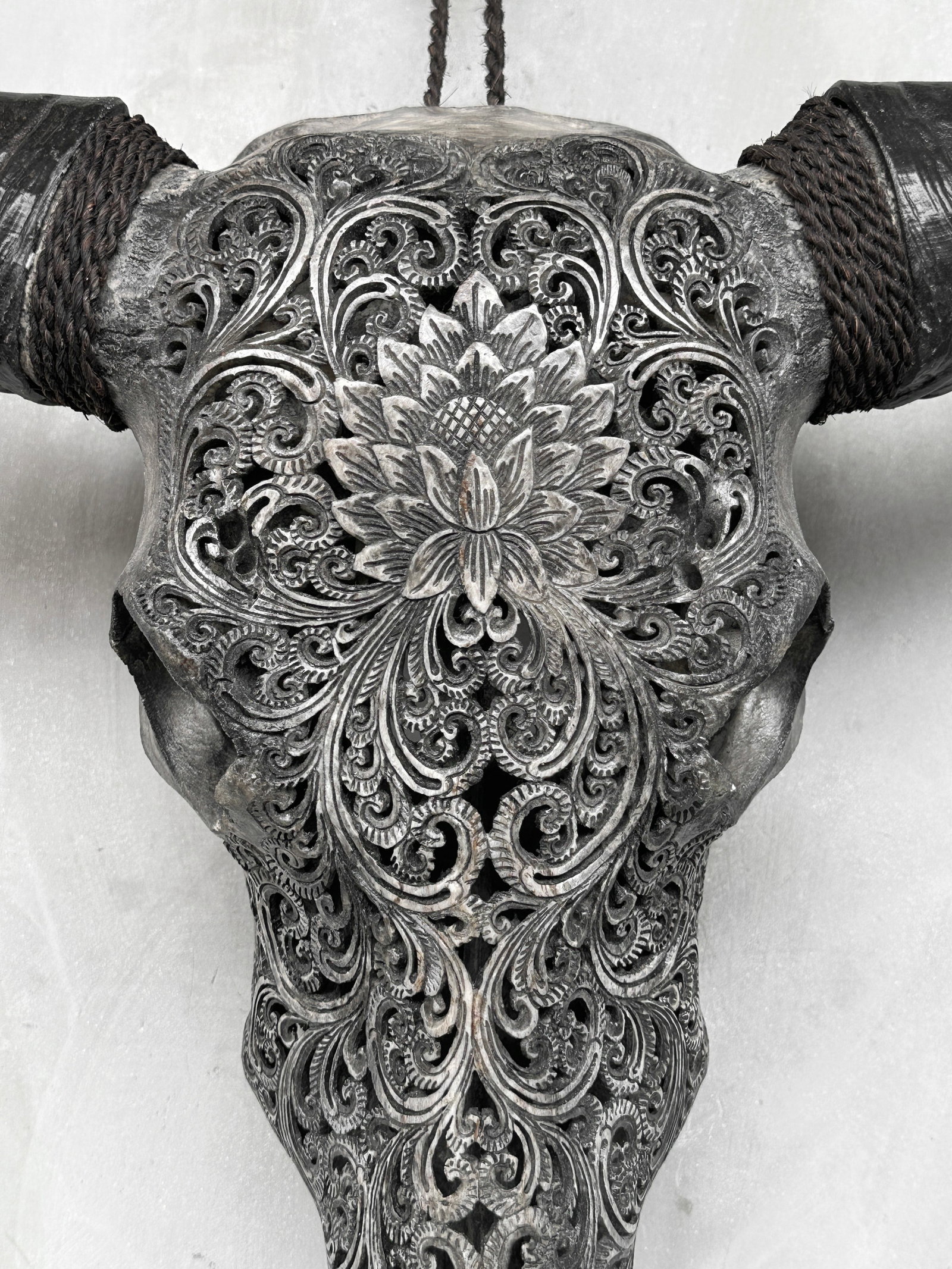 Grey water buffalo skull - Lotus motif - 4
