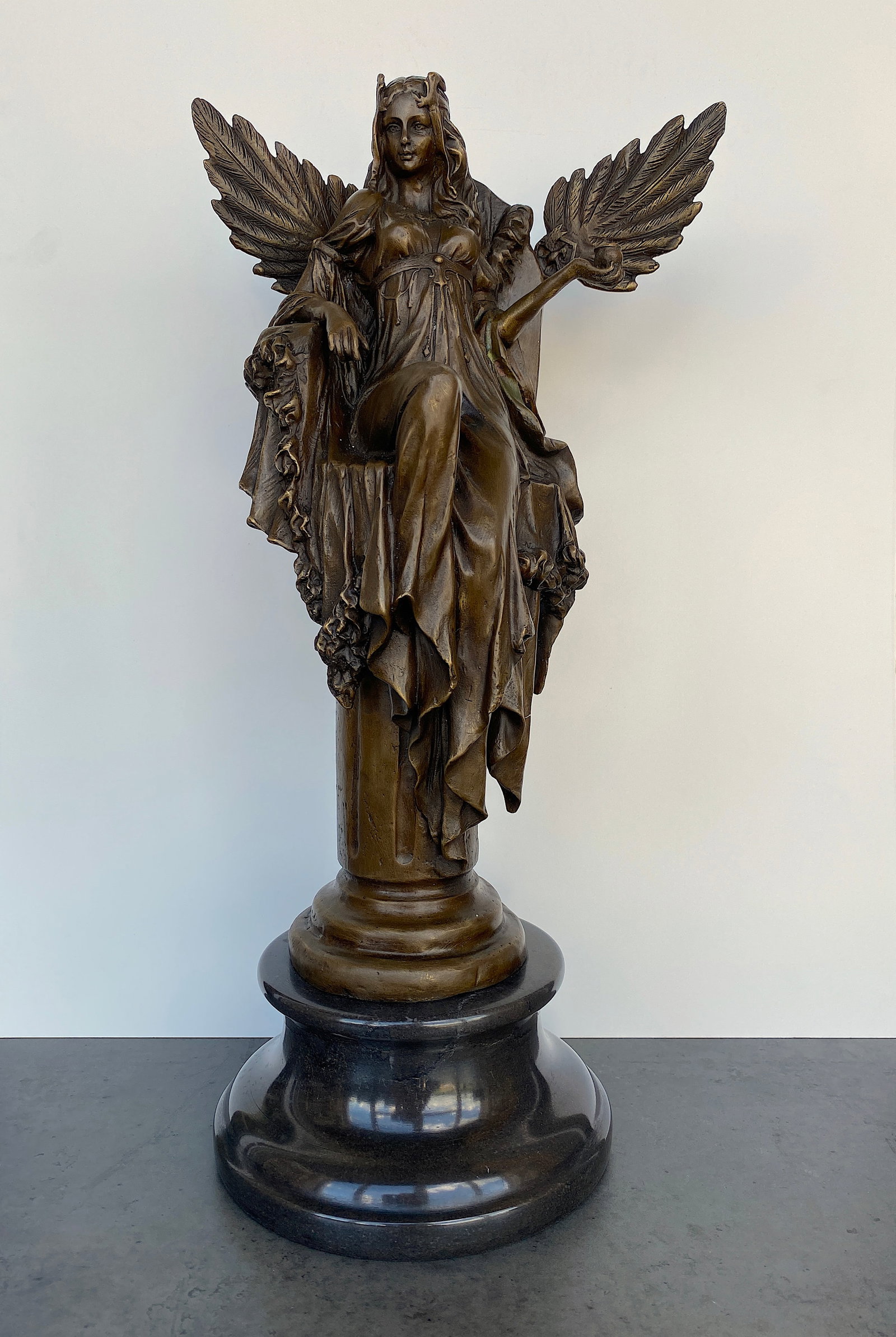 Sign. Bronze Egyptian Queen Cleopatra On marble base: Title: Sign. Bronze Egyptian Queen Cleopatra On marble base Maker:Cesaro Origin: Unknown Date/Period:Early 20th cen. Materials:Bronze / Marble Size:Size: 22 x 17 x 44 cm Description:Bronze Egyptian