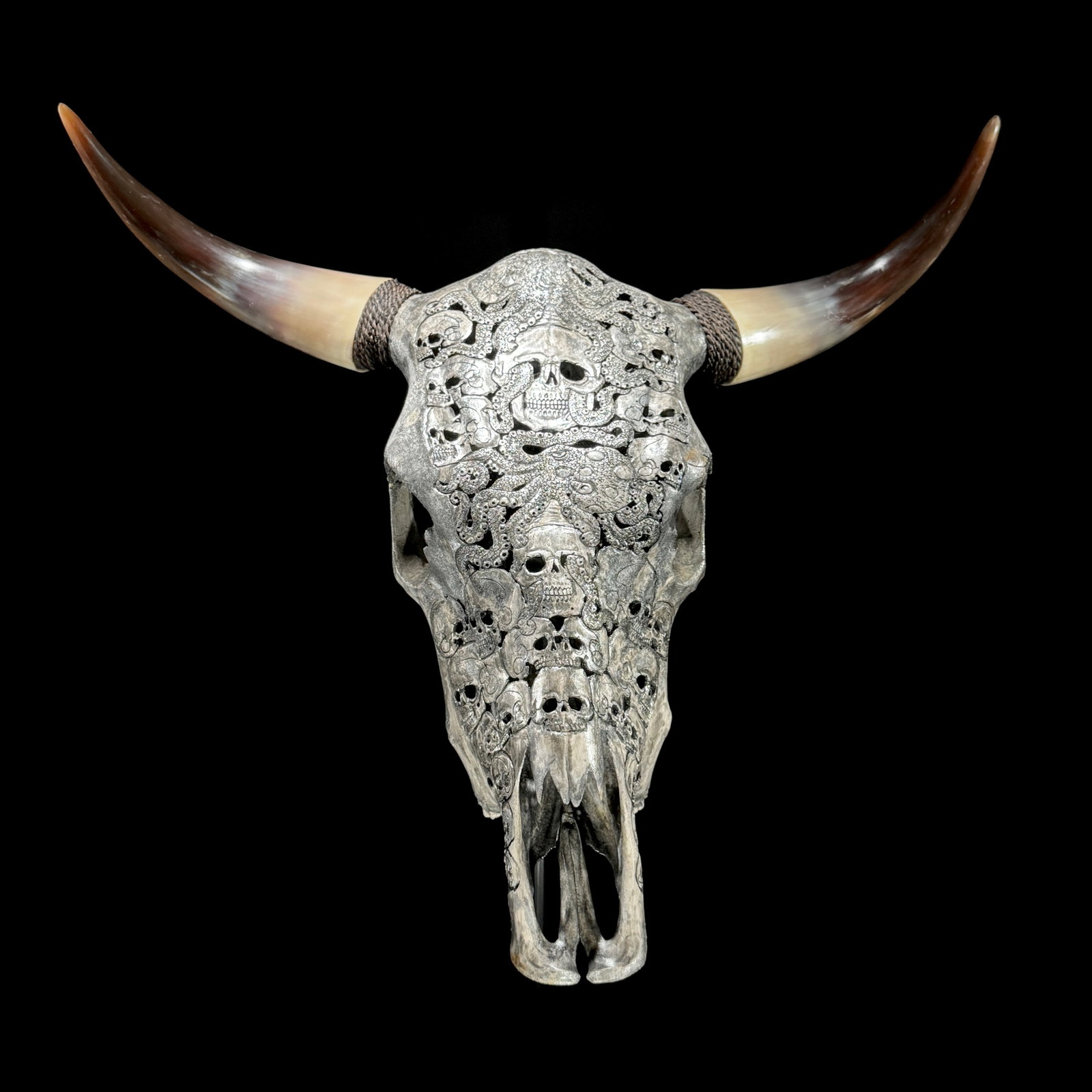 Stunning carved grey bulls' skull - Human skulls octopus motif - 10