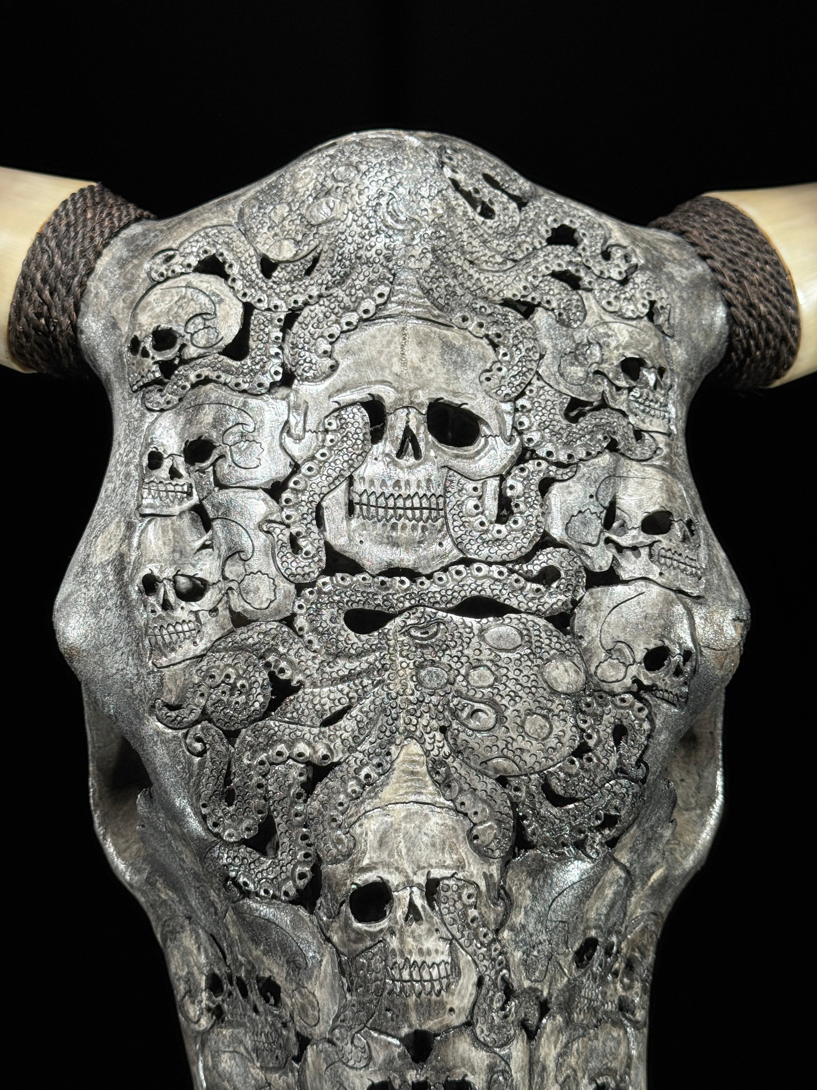 Stunning carved grey bulls' skull - Human skulls octopus motif - 2