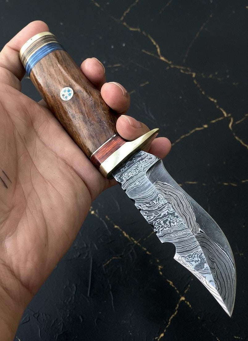Twist Pattern Damascus Steel Hunting Knife 8.25" Fixed Blade with Camel Bone Handle: Title:Twist Pattern Damascus Steel Hunting Knife 8.25" Fixed Blade with Camel Bone Handle Description:Discover this custom handmade fixed blade knife, an excellent tool for hunting, skinning, and