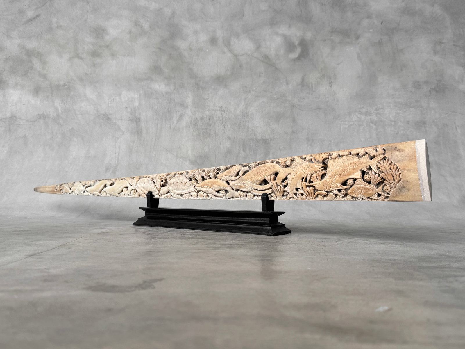 Wonderful engraved Swordfish rostrum - Marine motif - 4