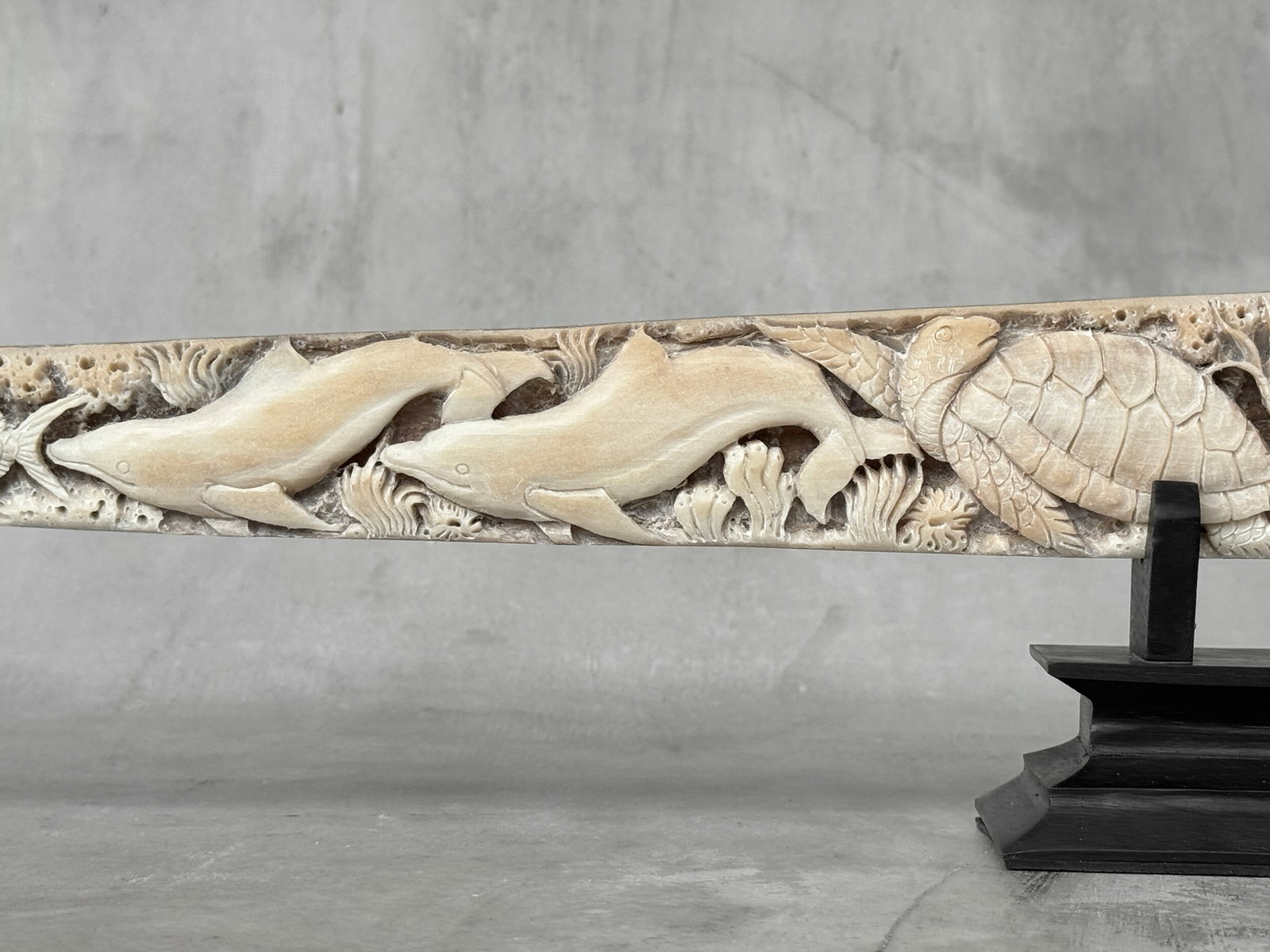 Wonderful engraved Swordfish rostrum - Marine motif - 6