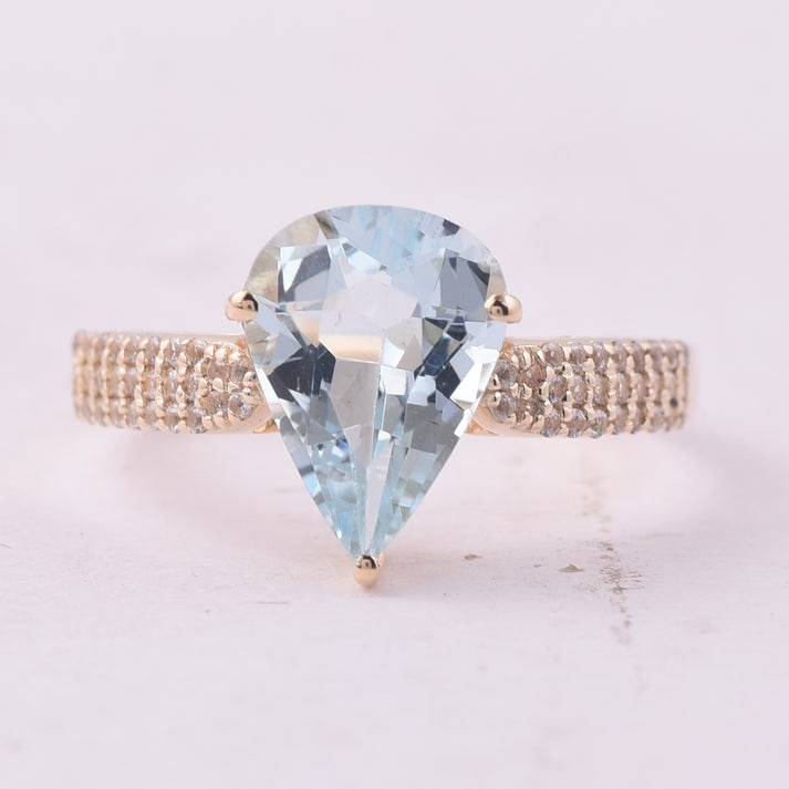 2.24 Ct Pear Aquamarine 9K Gold Ring: 2.24 Total Carat Aquamarine 9K Gold Ring Specifications: Total Weight 2.28 g Center Gemstone Aquamarine Gemstone Carat Weight 1.99 Carats Gemstone Measurements 11X8X5 mm Additional Gemstones White