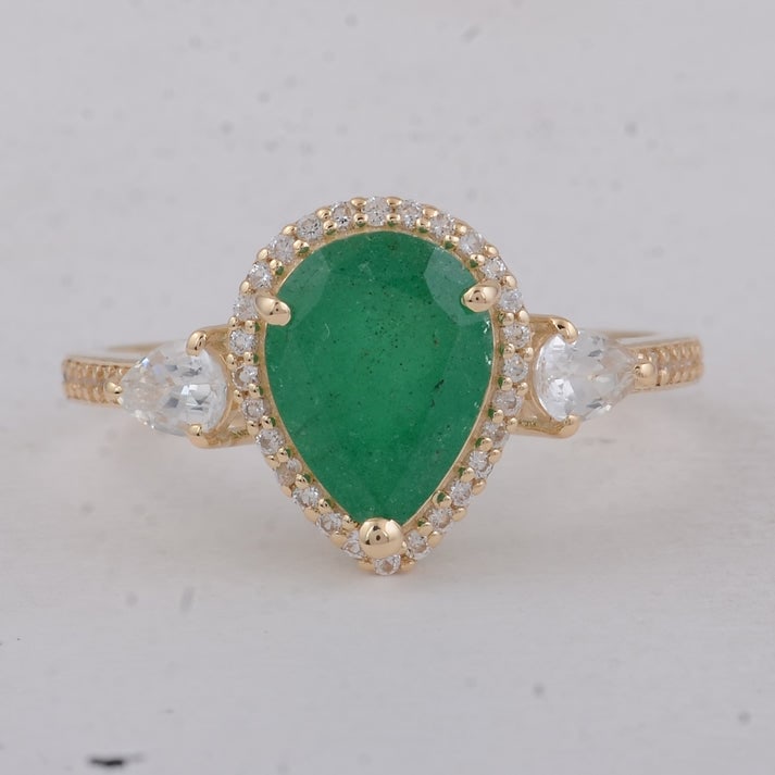 2.30 Ct Pear Emerald 9K Gold Ring: 2.30 Total Carat Emerald 9K Gold Ring Specifications: Total Weight 2.2 g Center Gemstone Emerald Gemstone Carat Weight 1.73 Carats Gemstone Measurements 9.30X7X4.80 mm Additional Gemstones White