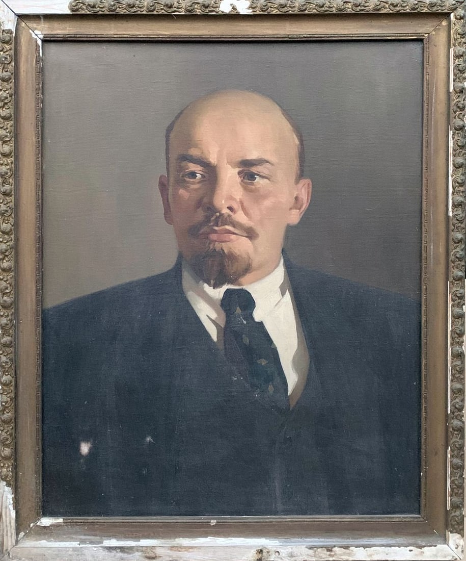 Social realism oil painting Portrait of Lenin Unknown artist: No.1515AAA *** ABOUT THIS PAINTING *** * TITLE: "Portrait of Lenin" * ARTISTS: Unknown artist * SIZE: -x- cm/'-x- inches' * MEDIUM: oil, canvas * HAND PAINTED: Original painting from our collection *