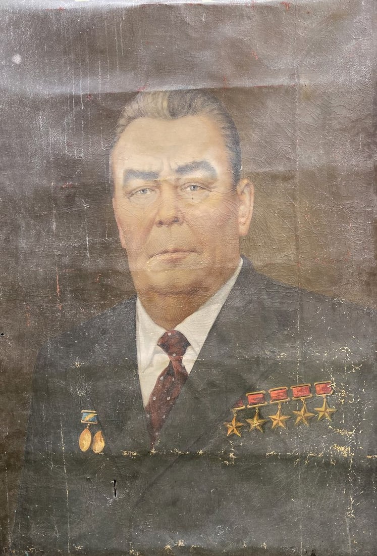 Social realism oil painting Portrait of Brezhnev Unknown author: No.1164AAA *** ABOUT THIS PAINTING *** * TITLE: "Portrait of Brezhnev" * ARTISTS: Unknown author * SIZE: 150x200 cm/'59.05x78.74 inches' * MEDIUM: oil, canvas * HAND PAINTED: Original painting from ou