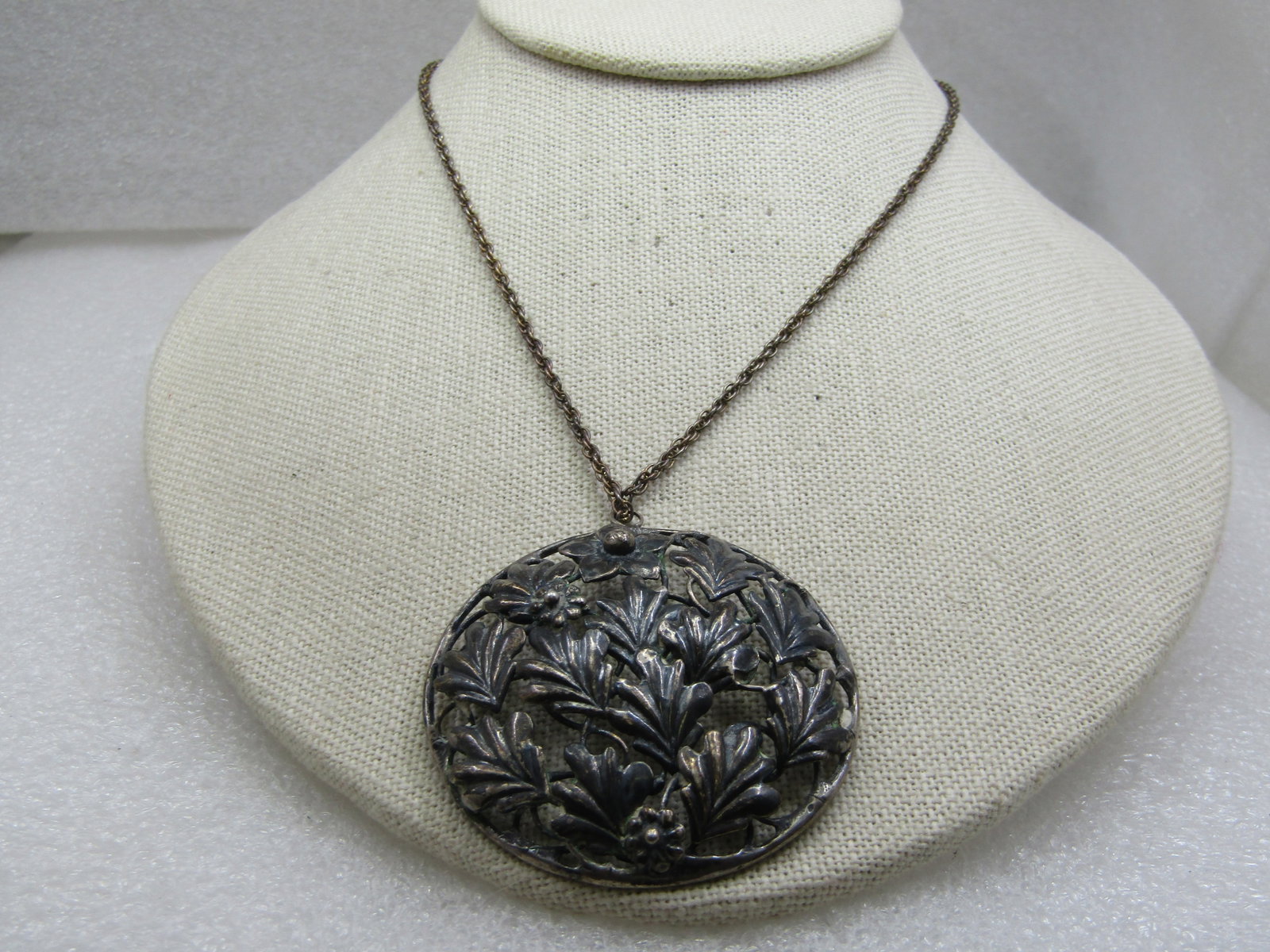 Vintage Sterling Coro Open Domed Leaf Necklace on 18" Chain - 2