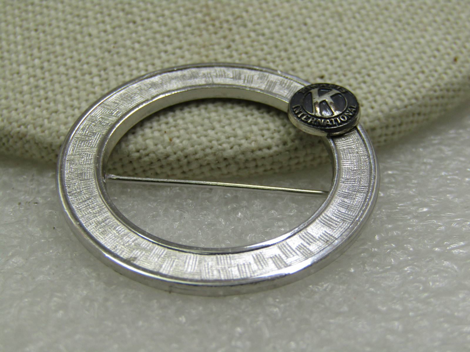 Vintage Kiwanis International Circle Brooch, 1.25", 1960's - 3