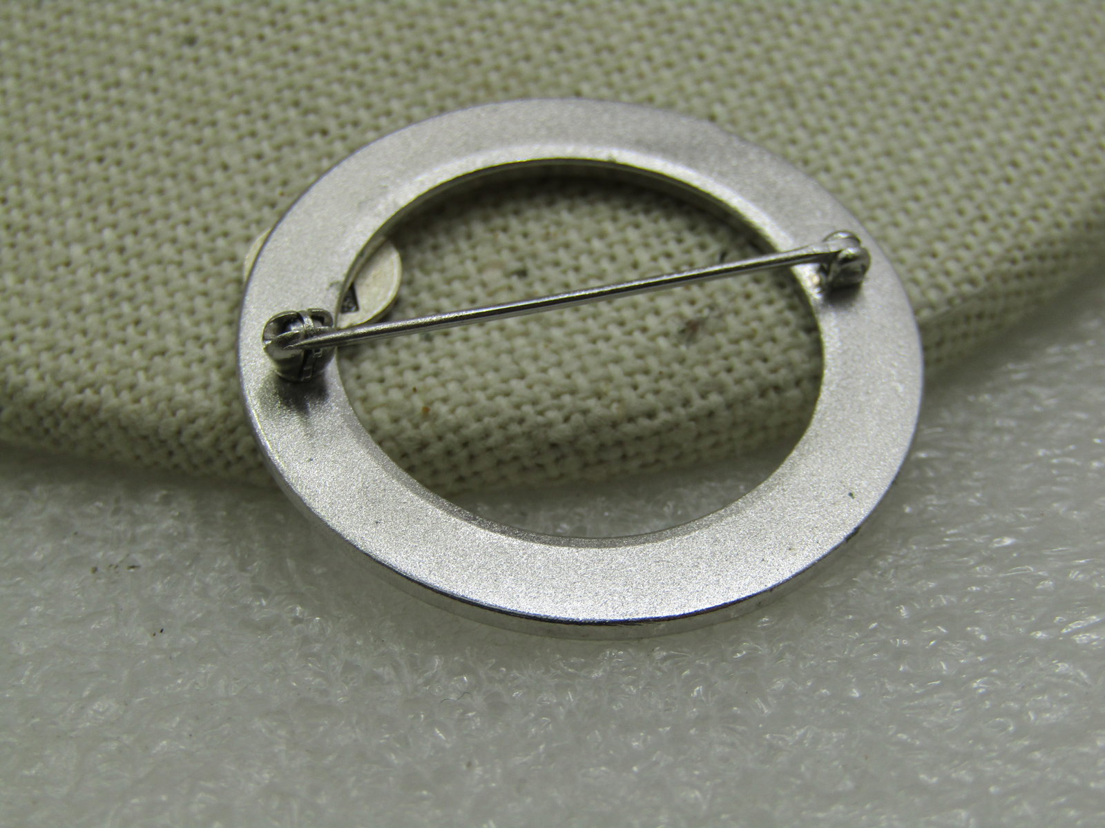 Vintage Kiwanis International Circle Brooch, 1.25", 1960's - 4