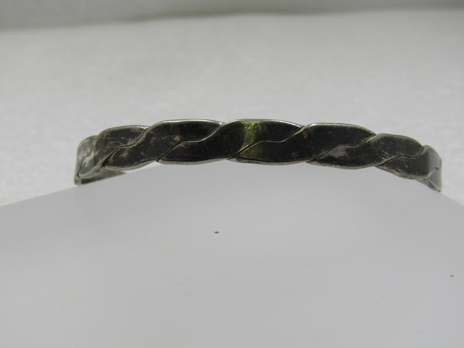 Vintage Silver Bangle Bracelet, Crisscross, Mexico, 8", Unisex: Vintage Silver Bangle Bracelet, Crisscross, Mexico, 8", Unisex. This has a two-band design that are crisscrossing in their design around the wrist. It is appx. 7mm wide. Weight of the bracelet is 15.9