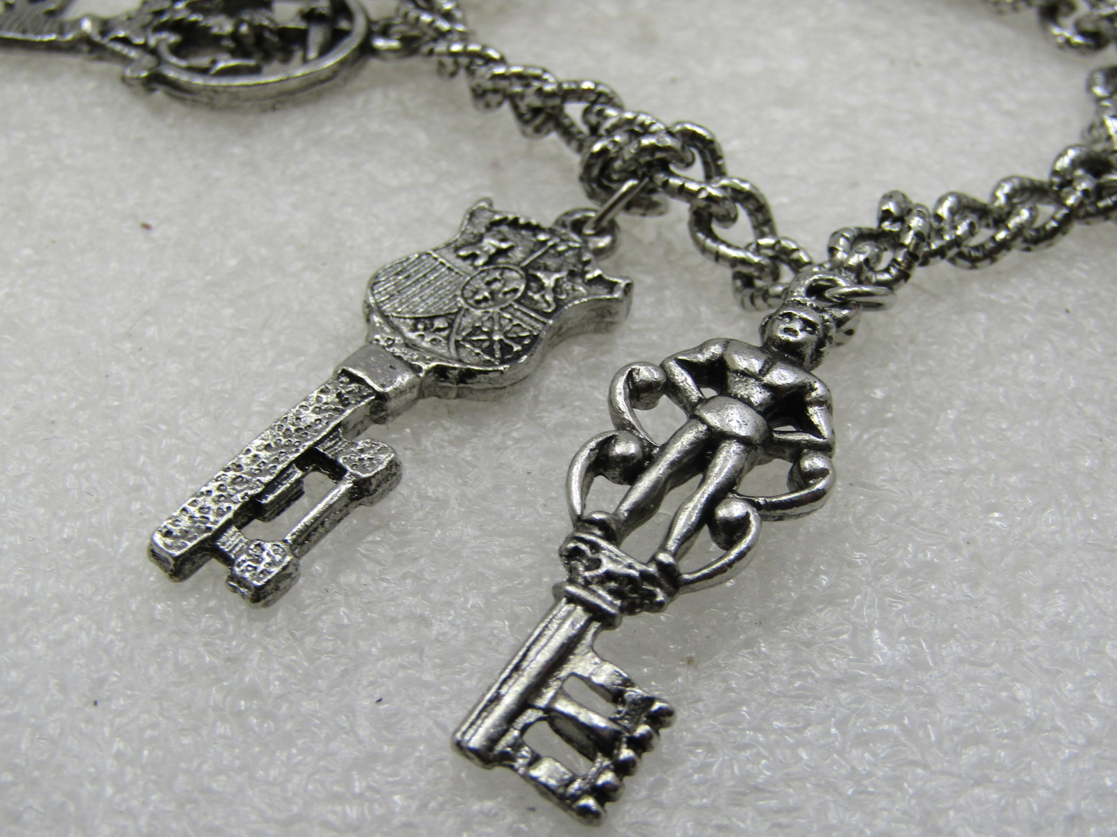Vintage Niagra Falls & Key Charm Bracelet, Souvenir, 7" - 3