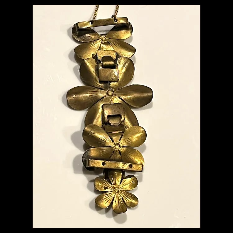 Estate Articulated Flower NecklaceMetalWeighs 32 gramsMeasures 22 inch chain Flowers 4 x3 inches - 5