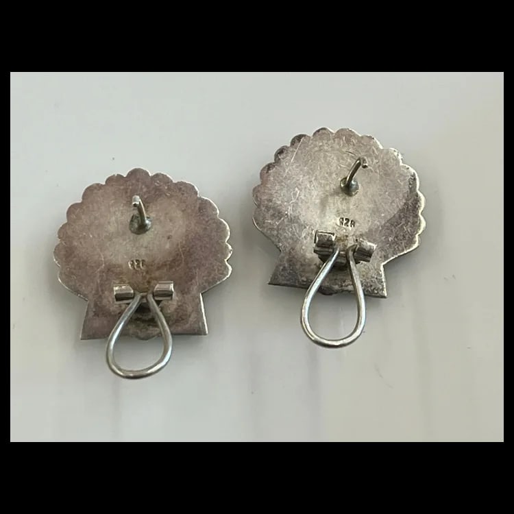 Vintage Sterling Silver Seashell Earrings Sterling silver Weighs 7.4 gramsMeasures Approx .75 x .75 - 4