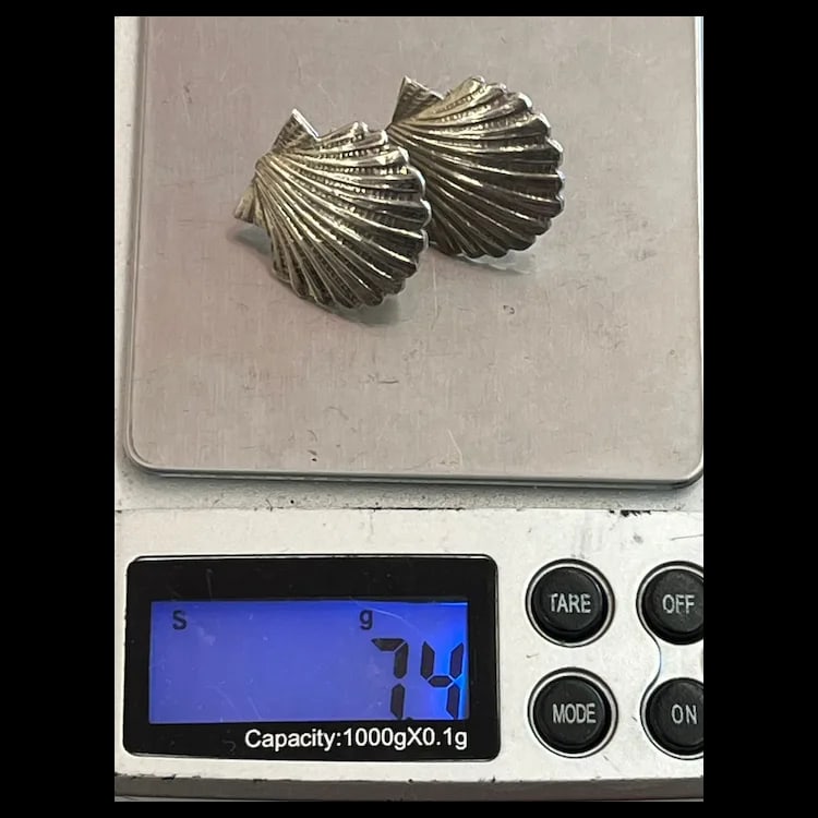 Vintage Sterling Silver Seashell Earrings Sterling silver Weighs 7.4 gramsMeasures Approx .75 x .75 - 6