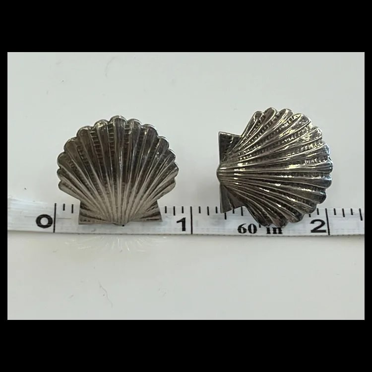 Vintage Sterling Silver Seashell Earrings Sterling silver Weighs 7.4 gramsMeasures Approx .75 x .75 - 7