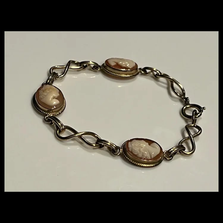 Vintage 12k GF Cameo Bracelet1/20 - 12k GFWeighs 8.8 gramsMeasures 7.25 inches LengthCostume - 3