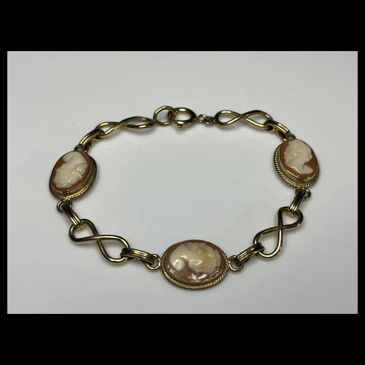 Vintage 12k GF Cameo Bracelet1/20 - 12k GFWeighs 8.8 gramsMeasures 7.25 inches LengthCostume - 4