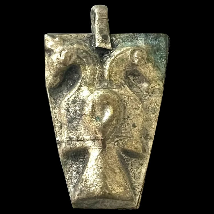 Antique Silver Charm: Antique Silver CharmHallmarked: No Hallmark Seen, Tested as 800 SilverWeighs: 1.5 gramsMeasures Approx: 1.25 x .75 inches Antique Hallmarked: No Hallmark Seen, Tested as 800 Silver Weighs: 1.5 gramsMe