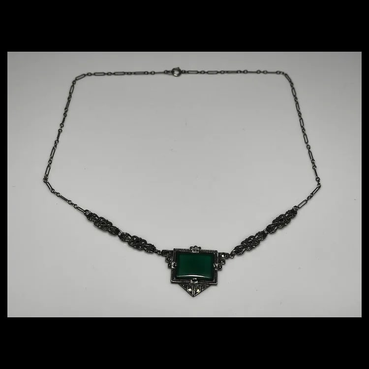 Vintage Art Deco Emerald Green Marcasite NecklaceSterling Silver/ MarcasiteWeighs 7.1 gramsMeasures - 2