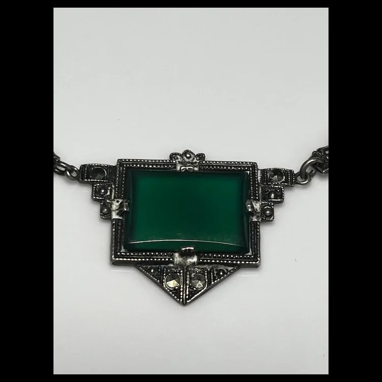 Vintage Art Deco Emerald Green Marcasite NecklaceSterling Silver/ MarcasiteWeighs 7.1 gramsMeasures - 3