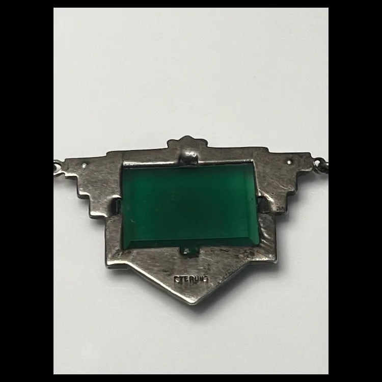 Vintage Art Deco Emerald Green Marcasite NecklaceSterling Silver/ MarcasiteWeighs 7.1 gramsMeasures - 4