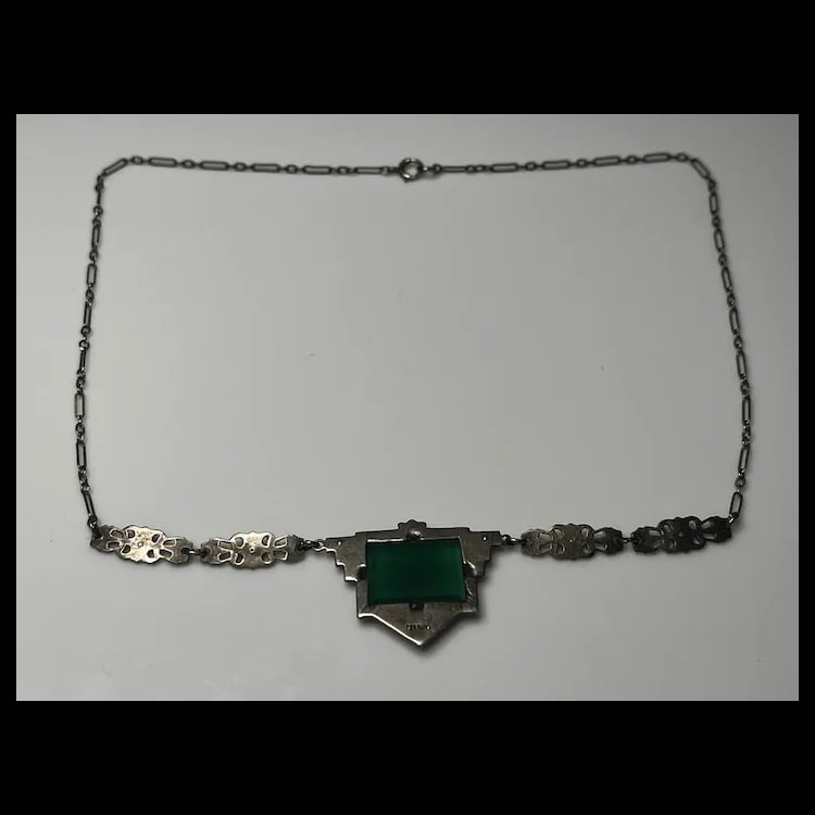 Vintage Art Deco Emerald Green Marcasite NecklaceSterling Silver/ MarcasiteWeighs 7.1 gramsMeasures - 6